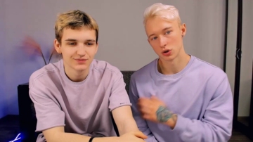 L_Adonis_L  09-11-2021 video kiss